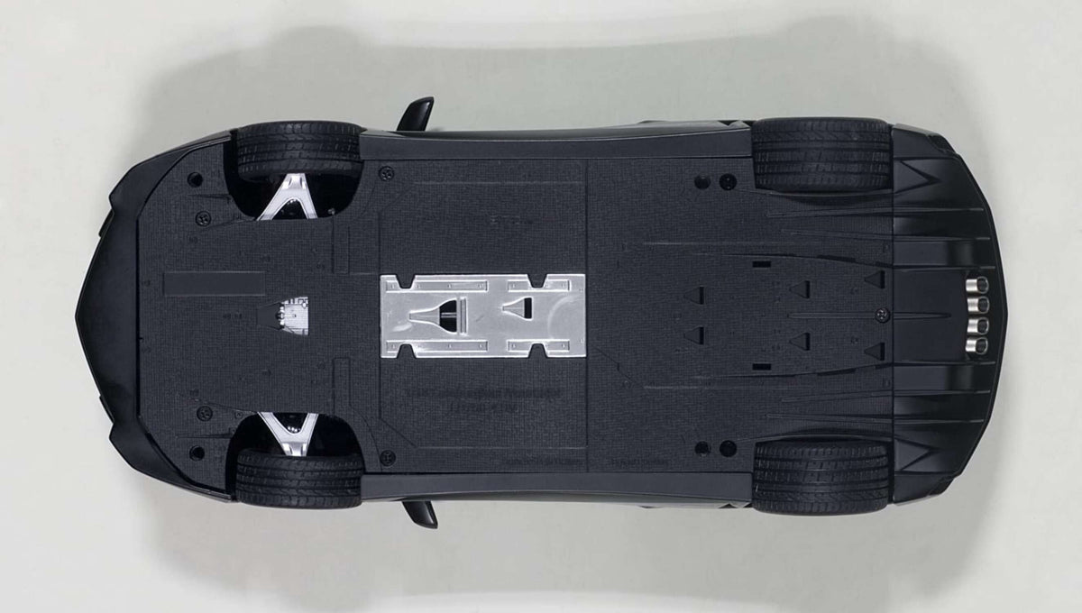 Autoart 74556 Lamborghini Aventador LP750-4 SV Nero Aldebaran-Gloss Black 1-18 Scale Model Car