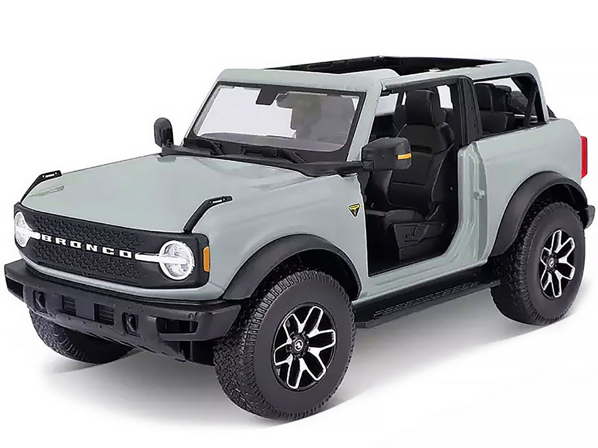 2021 Ford Bronco Badlands Light Gray "Special Edition" 1/18 Diecast Model Car by Maisto
