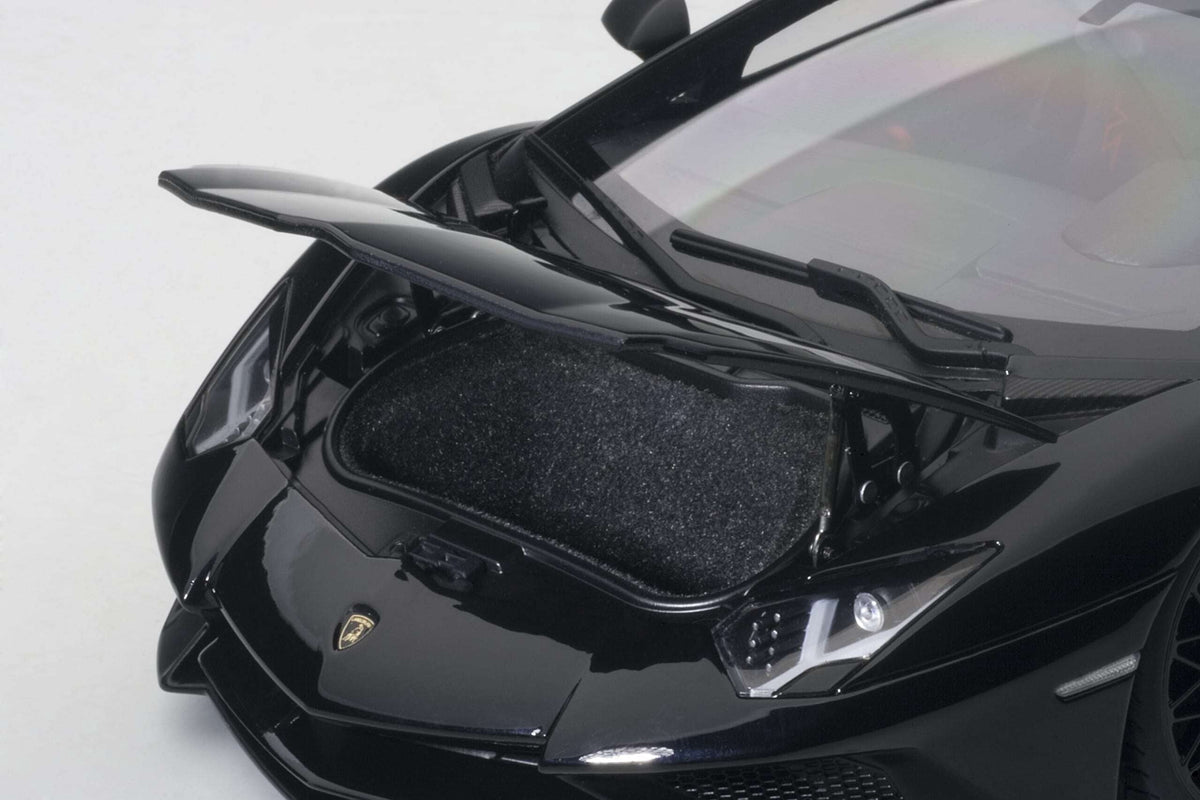 Autoart 74556 Lamborghini Aventador LP750-4 SV Nero Aldebaran-Gloss Black 1-18 Scale Model Car